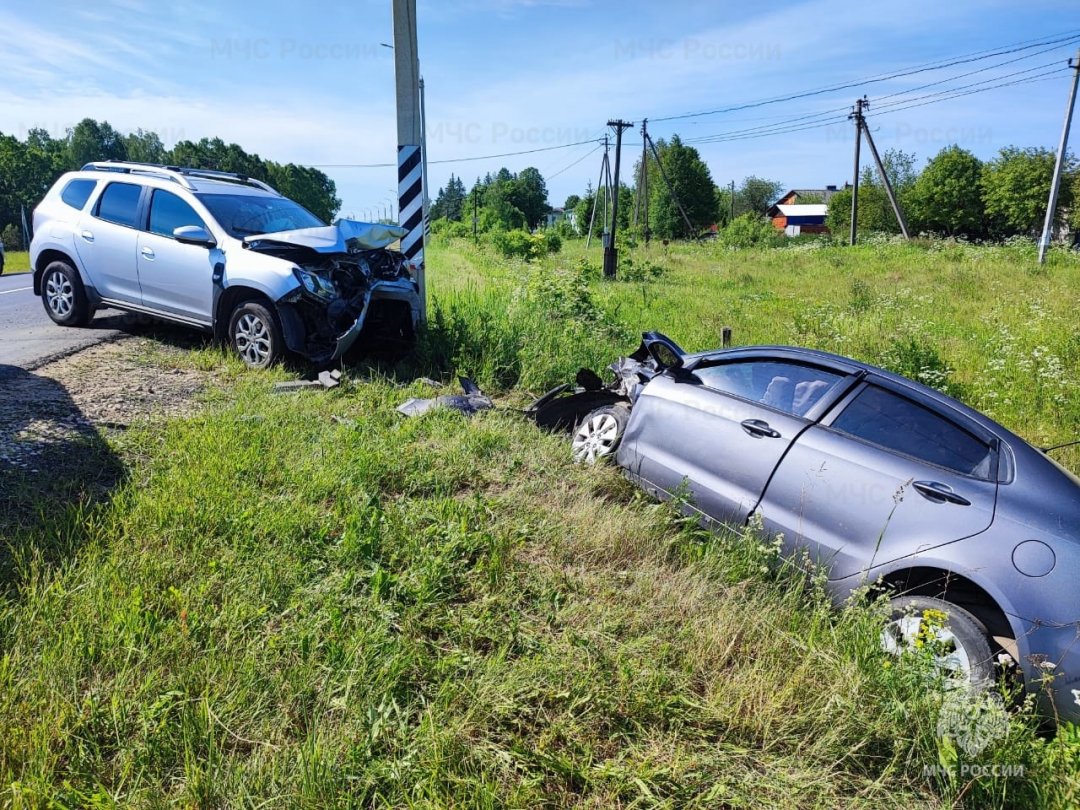 Спасатели МЧС принимали участие в ликвидации ДТП в Тарусском районе, с. Петрищево