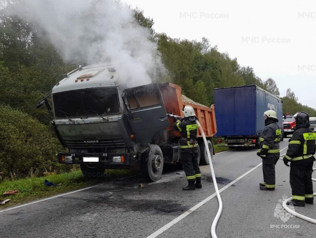 Пожар в Тарусском районе, 56 км автодороги «Калуга-Серпухов»