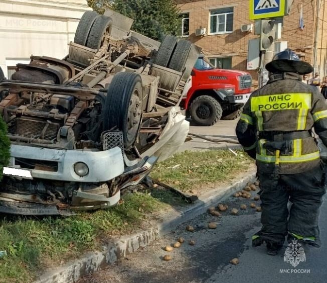 Спасатели МЧС принимали участие в ликвидации ДТП в г. Таруса, ул. Ленина